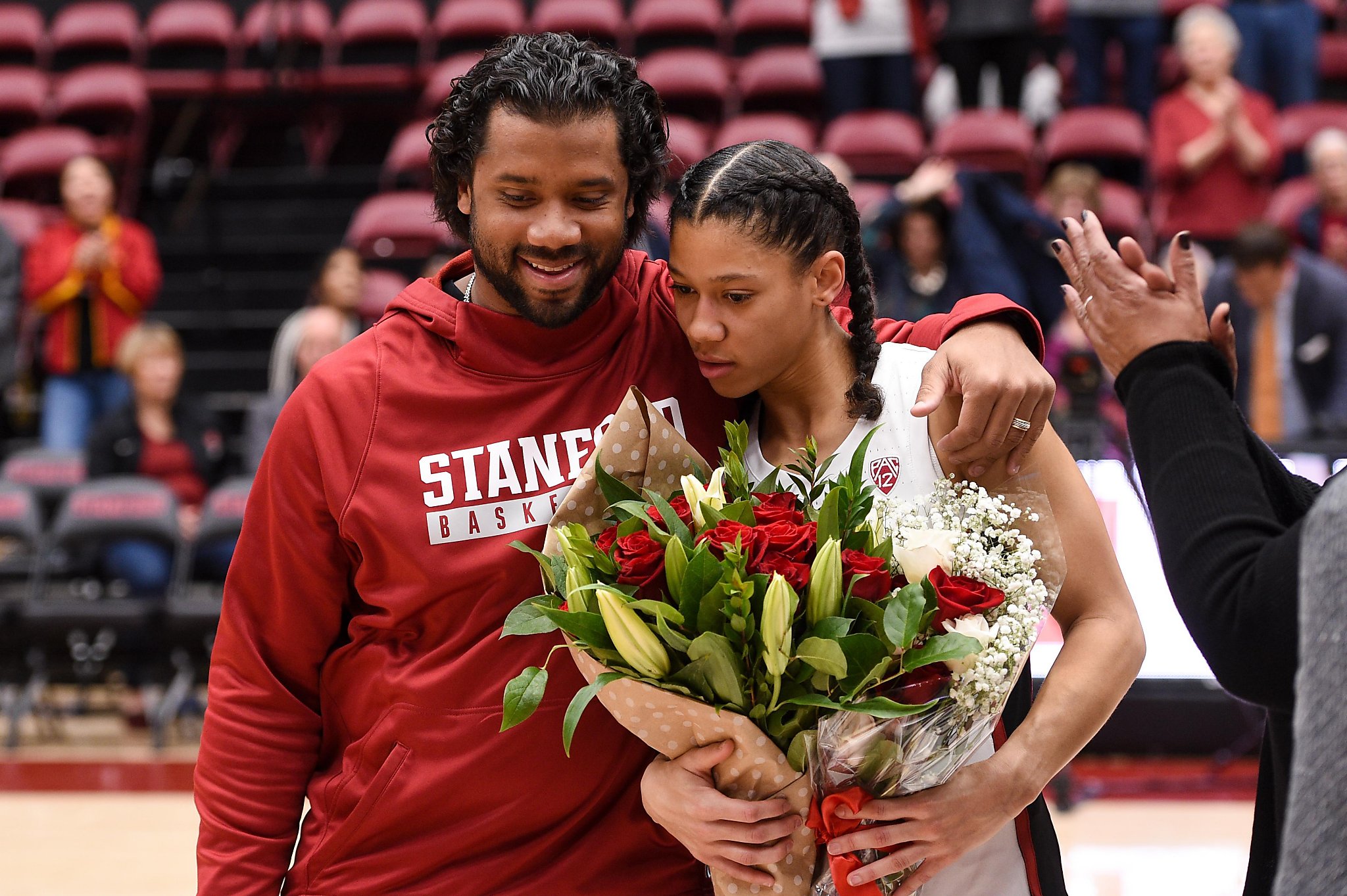 Russell Wilson's sister injured in fall during Stanford basketball