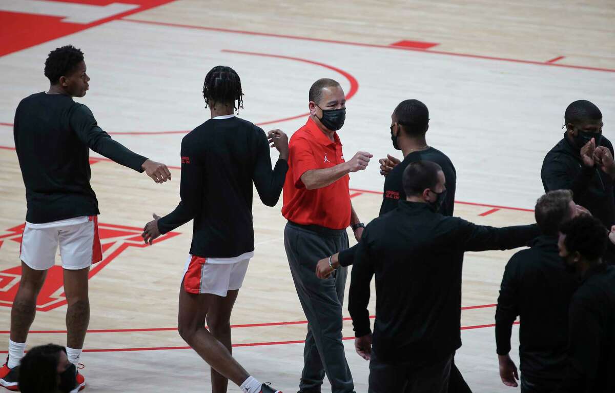 Houston Cougars head coach Kelvin Sampson fist-bumps with his players before the AAC game against the Tulsa Golden Hurricane Wednesday, Jan. 20, 2021, at Fertitta Center in Houston.