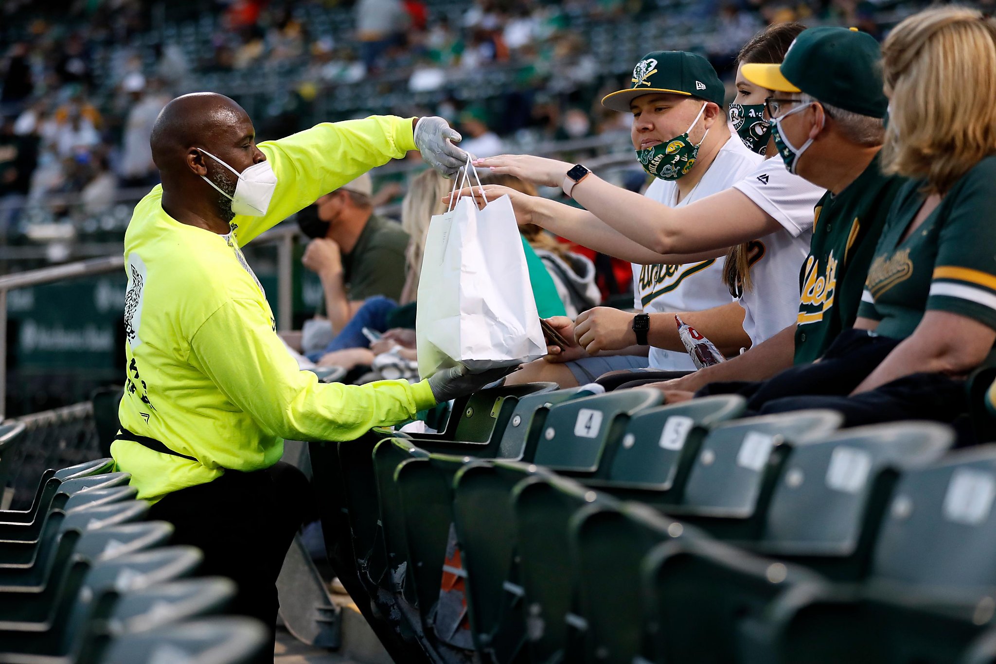 Astros welcome fans back, but not all follow the mask requirement - ABC13  Houston