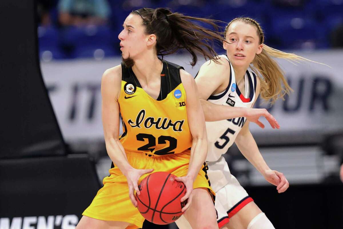 UConn’s Paige Bueckers Shares USBWA Freshman Of The Year Honors With ...