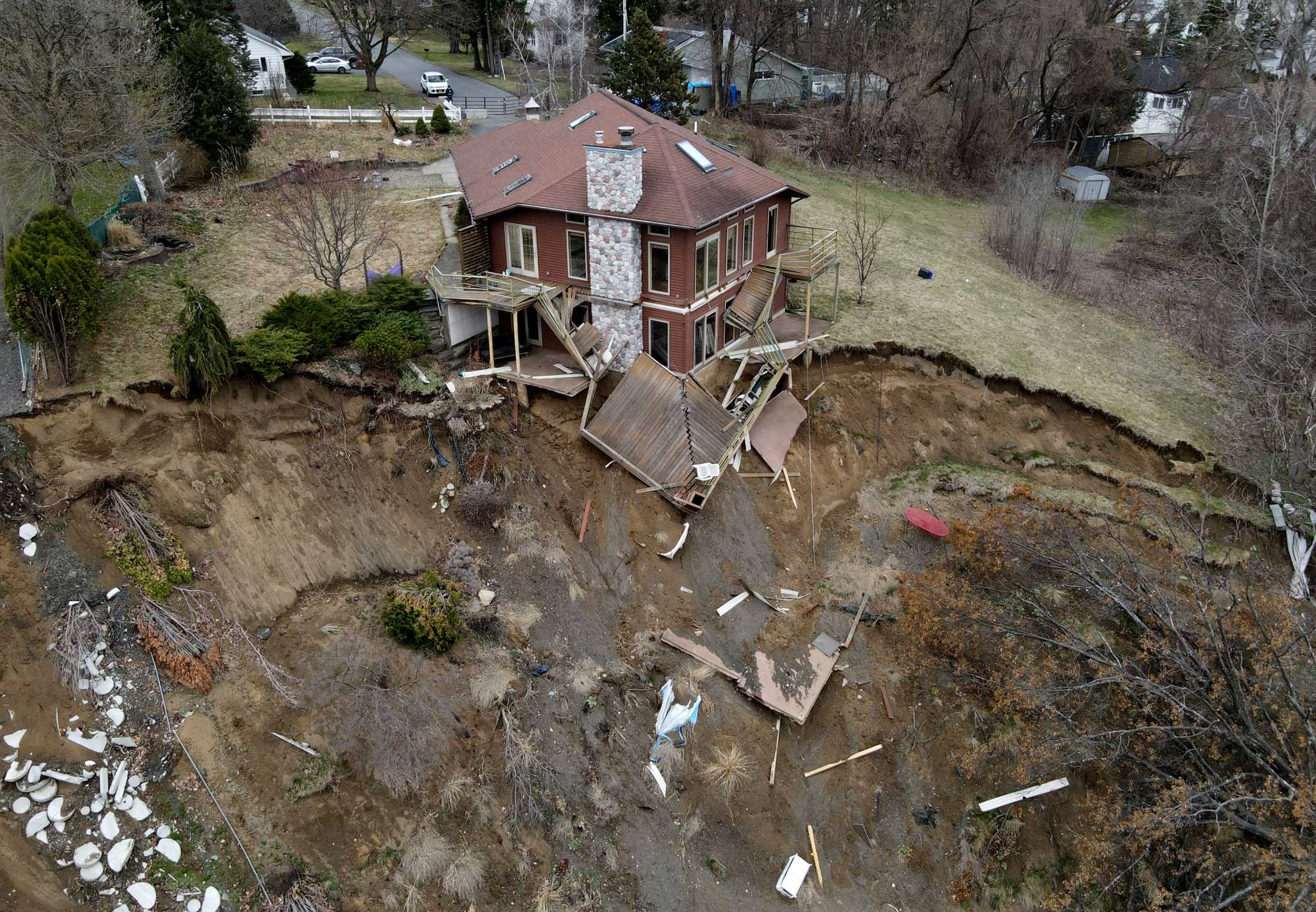 Waterford homeowners sue town over hill collapse damage - Vimarsana News