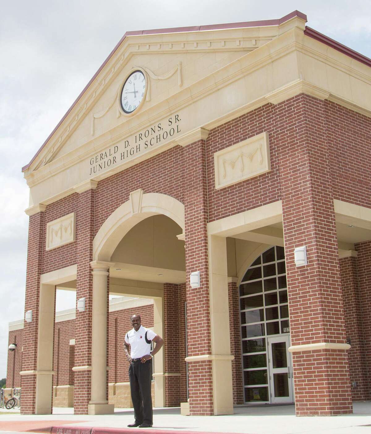 Former Conroe ISD board member, NFL player Gerald Irons dies
