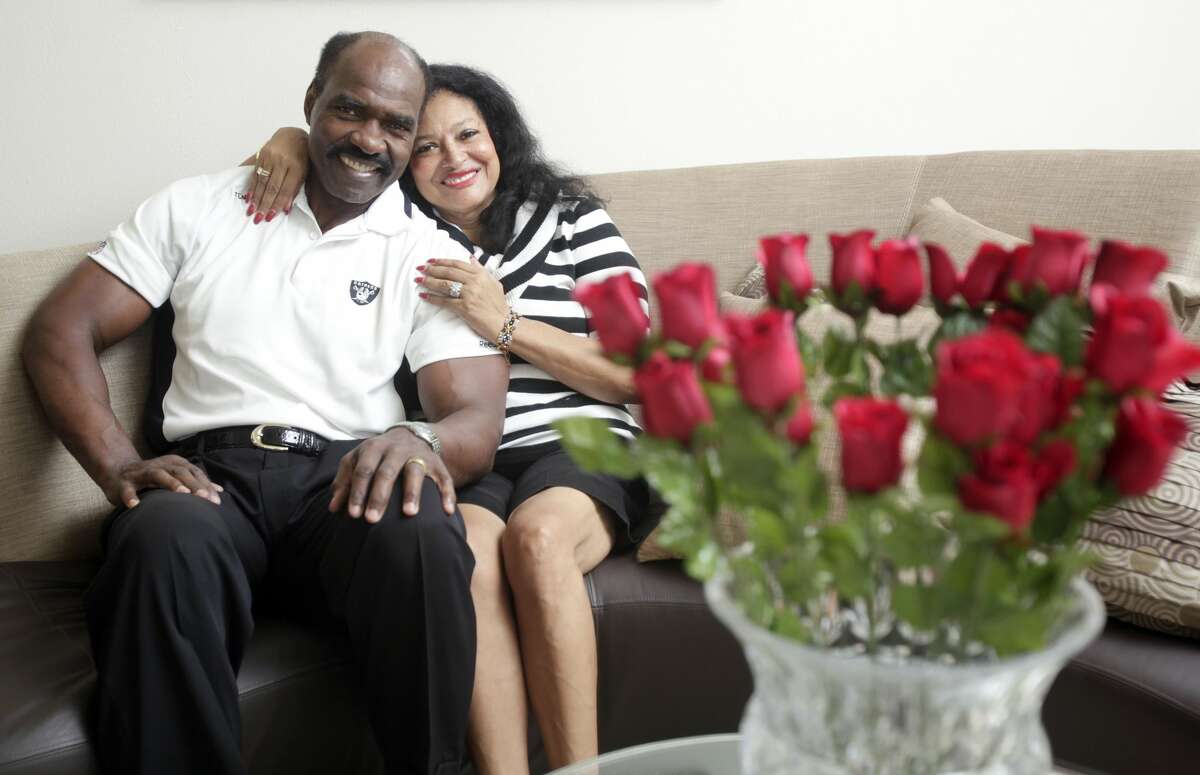 Former Conroe ISD board member, NFL player Gerald Irons dies