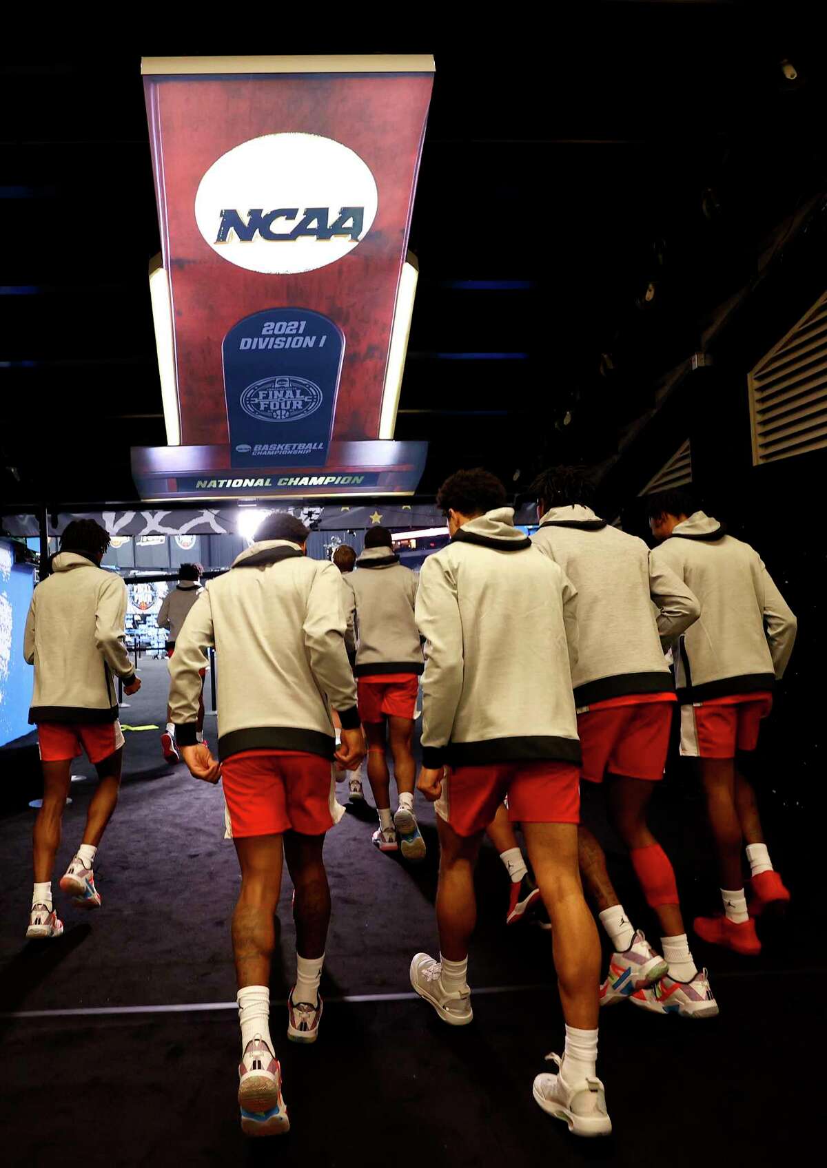 INDIANAPOLIS, INDIANA - APRIL 03: The Houston Cougars walk to the court before the 2021 NCAA Final Four semifinal against the Baylor Bears at Lucas Oil Stadium on April 03, 2021 in Indianapolis, Indiana.