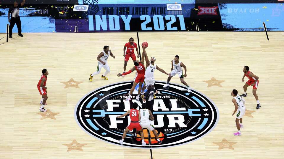 INDIANAPOLIS, INDIANA - APRIL 03: Reggie Chaney #32 of the Houston Cougars and Flo Thamba #0 of the Baylor Bears compete for the opening tip-off during the 2021 NCAA Final Four semifinal at Lucas Oil Stadium on April 03, 2021 in Indianapolis, Indiana.