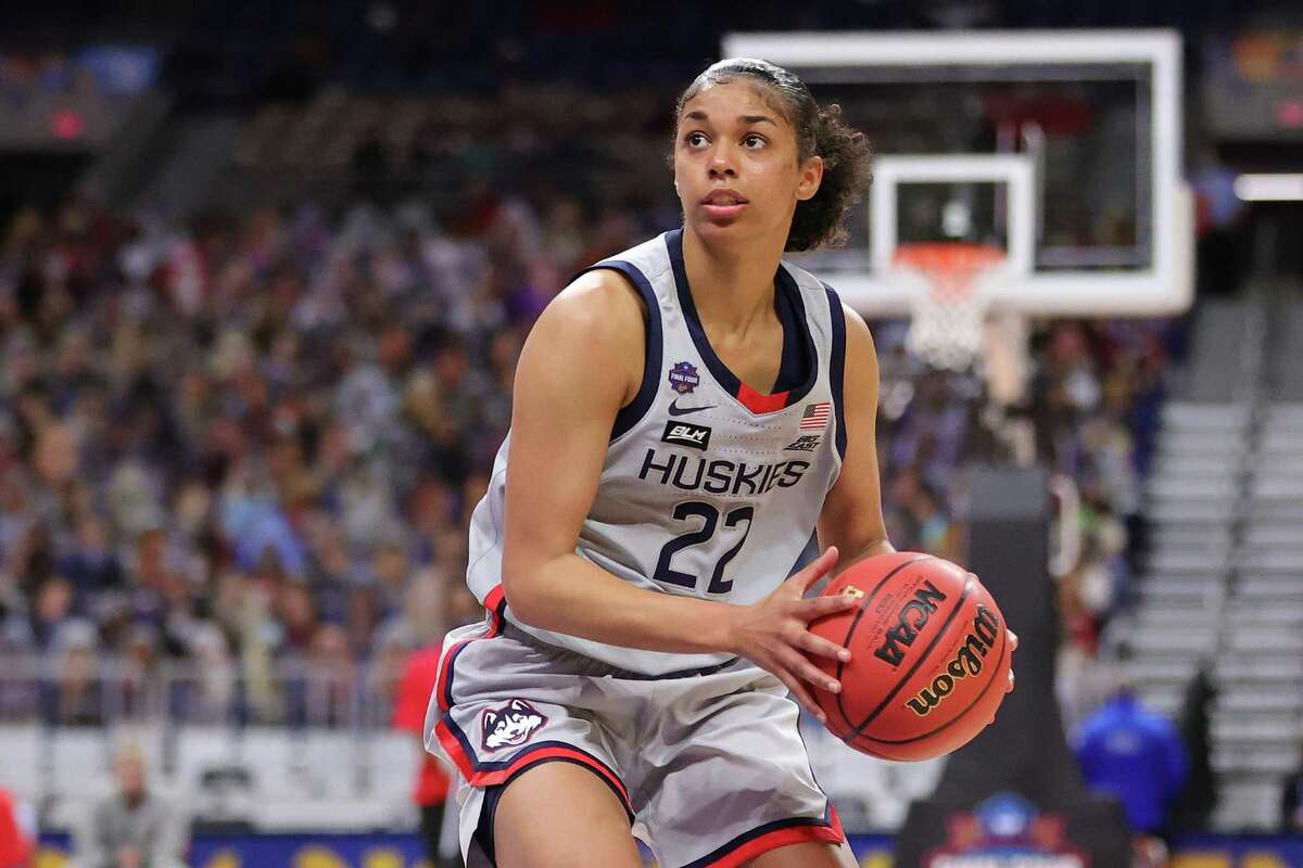 SAN ANTONIO, TEXAS - APRIL 02: Evina Westbrook #22 of the UConn Huskies drives to the hoop against the Arizona Wildcats during the third quarter in the Final Four semifinal game of the 2021 NCAA Women's Basketball Tournament at the Alamodome on April 02, 2021 in San Antonio, Texas. (Photo by Carmen Mandato/Getty Images)