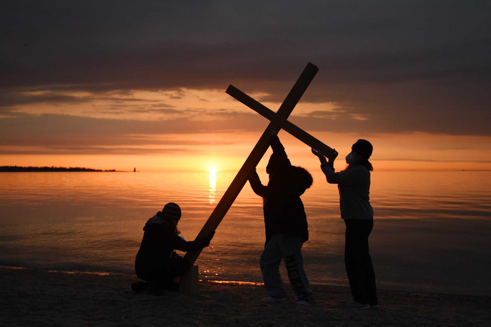 In photos: First Congregational Church celebrates Easter ...
