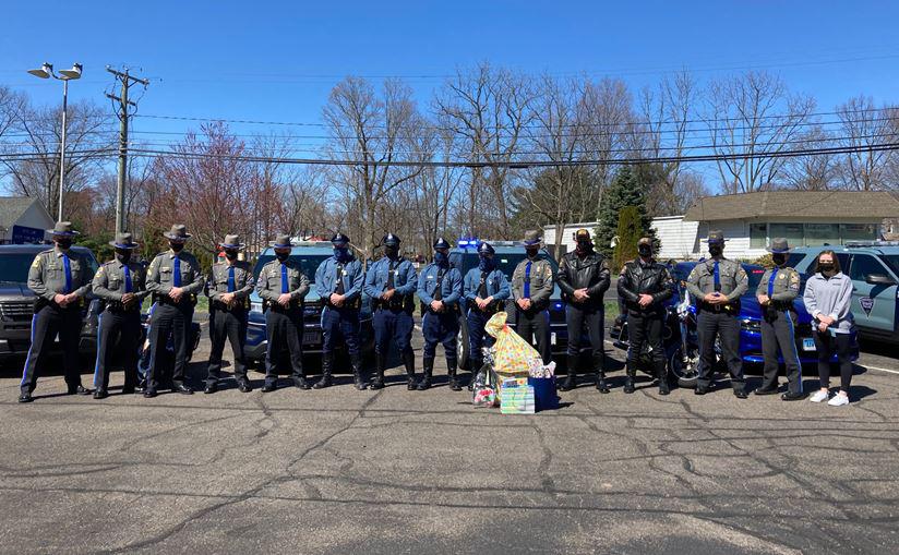 Connecticut troopers help New Hampshire state police with gift delivery - Vimarsana News