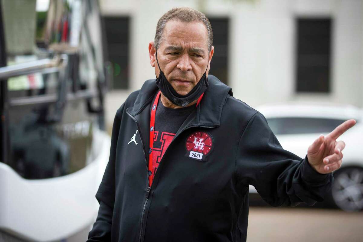 Houston head coach Kelvin Sampson greets fans as the UH basketball team returned to the campus from Indianapolis Sunday, April 4, 2021 in Houston, after the Cougars were eliminated from the Final Four Saturday night by Baylor.