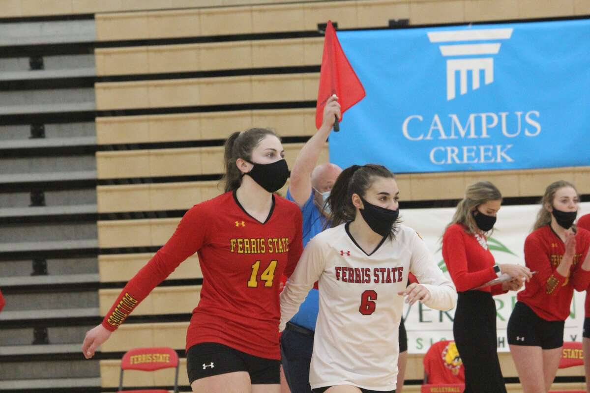 Ferris Volleyball Team Sweeps Saginaw Valley For 10-4 GLIAC Mark