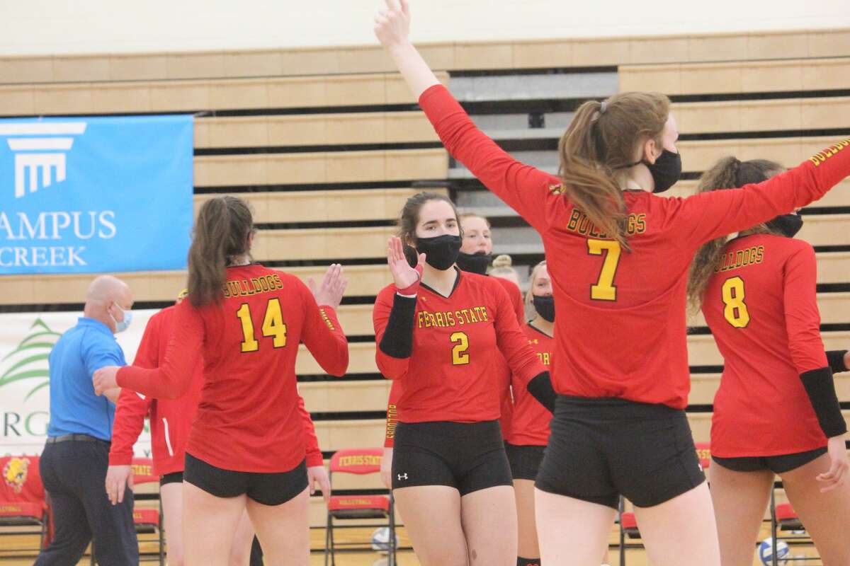 Ferris State's volleyball team completed a sweep over Saginaw Valley with a 3-0 win on Saturday.