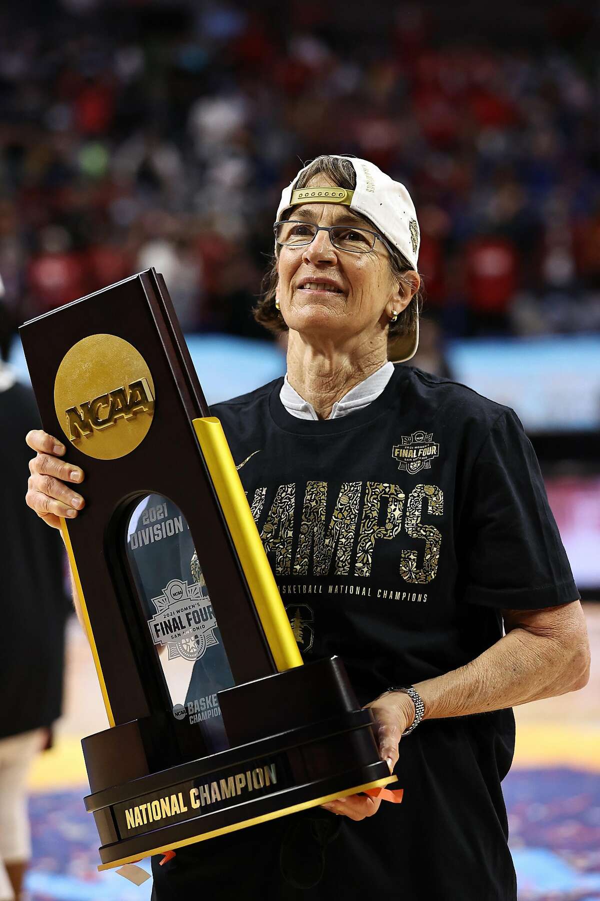 SAN ANTONIO, TEXAS - APRIL 04: Head coach Tara VanDerveer of the Stanford Cardinals celebrates with the trophy after the team's win against the Arizona Wildcats in the National Championship game of the 2021 NCAA Women's Basketball Tournament at the Alamodome on April 04, 2021 in San Antonio, Texas. (Photo by Elsa/Getty Images)
