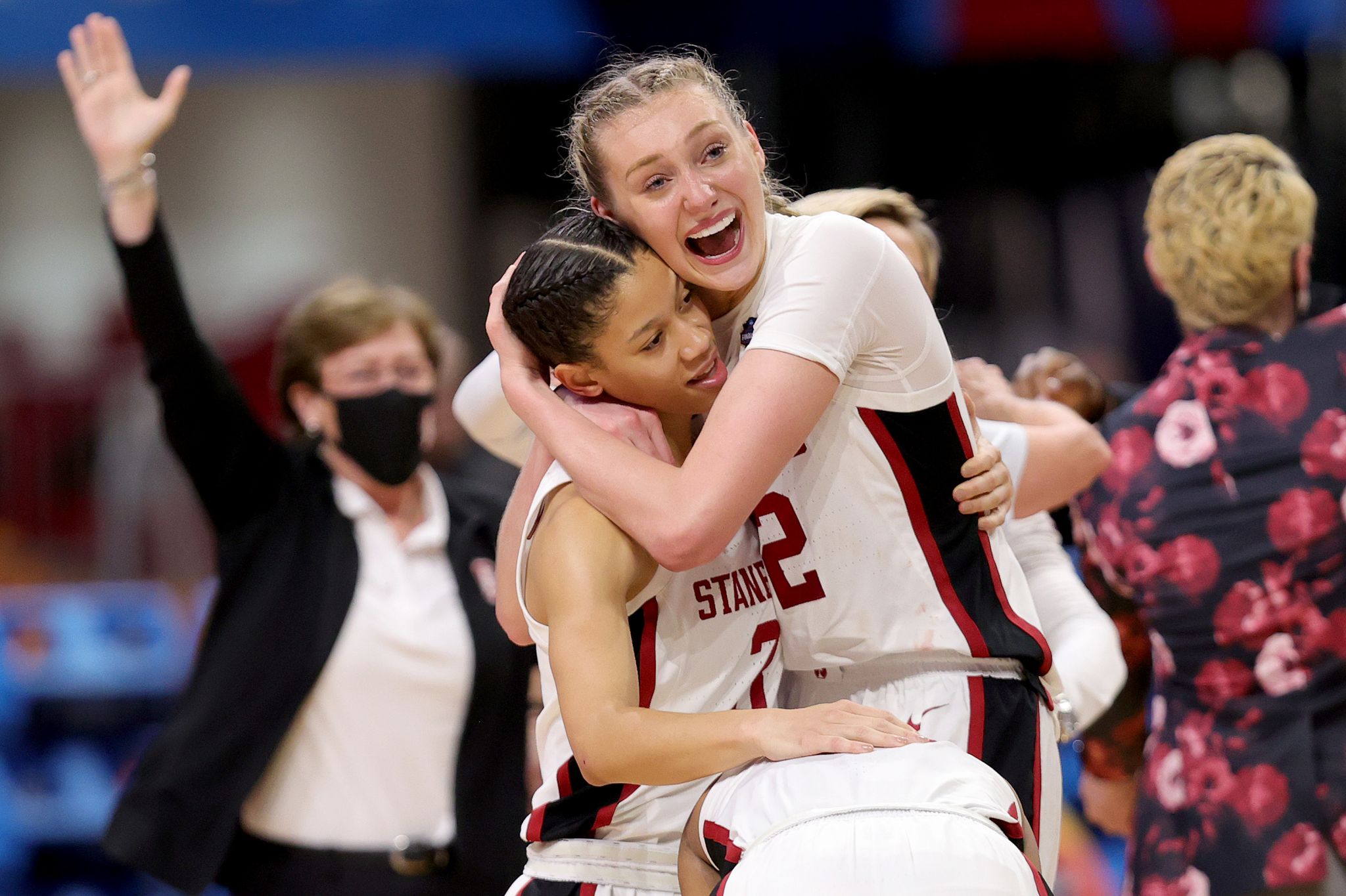 Warriors' Steph Curry shouts out godsister Cameron Brink after Stanford  wins national championship