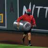 Los Angeles Angels fans toss trash cans, jeer Houston Astros in win - ESPN