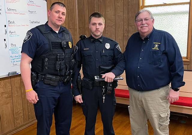 Officer honored for lifesaving efforts - Vimarsana News