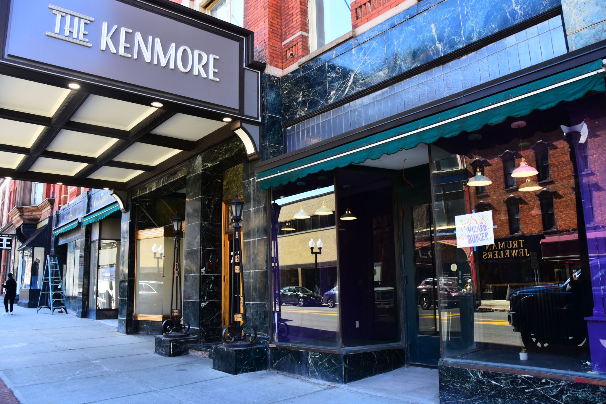 New vegan spot slinging burgers, and more in restaurant news - Vimarsana News