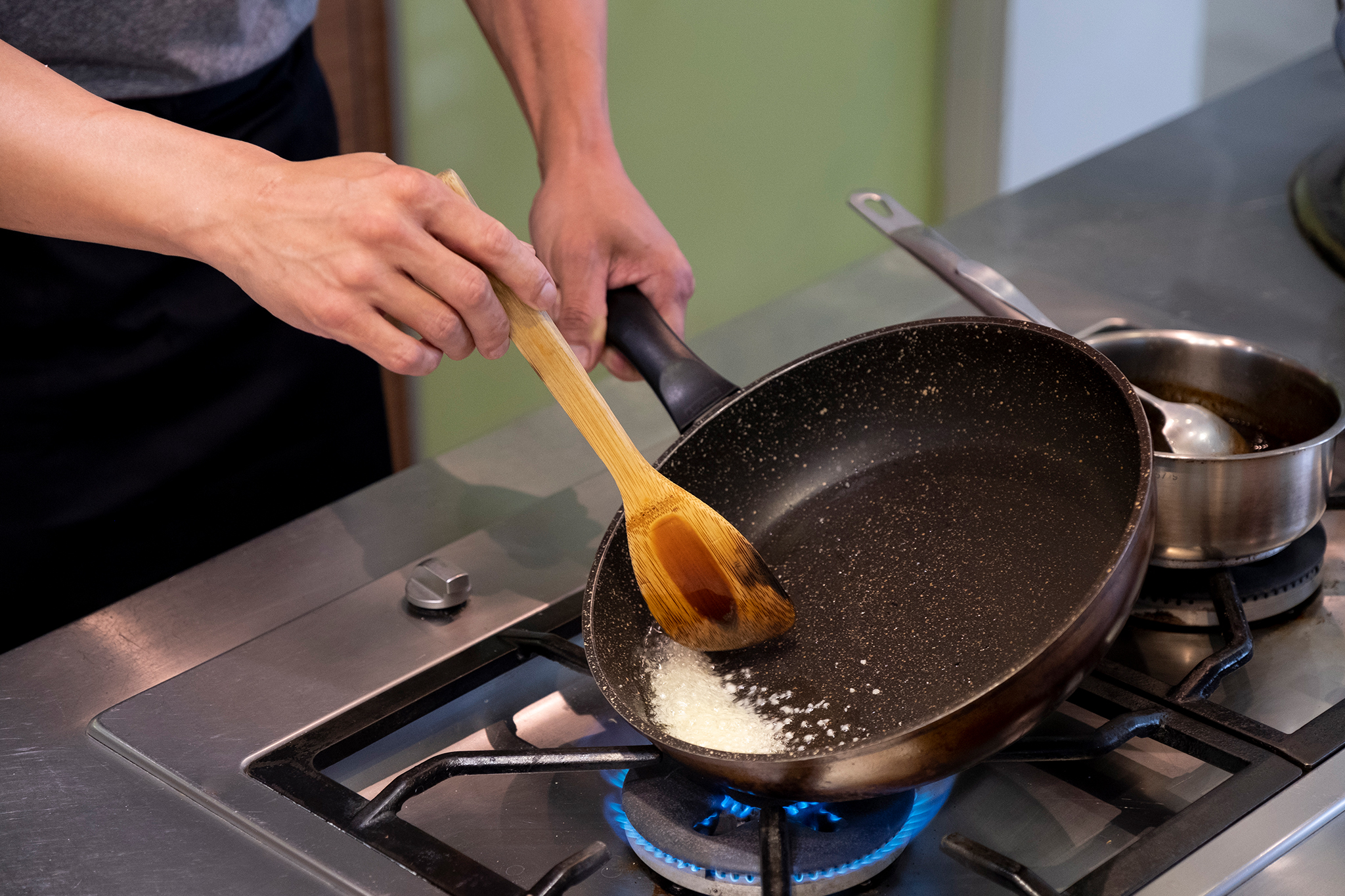 How to clean a cast iron skillet - Vimarsana News