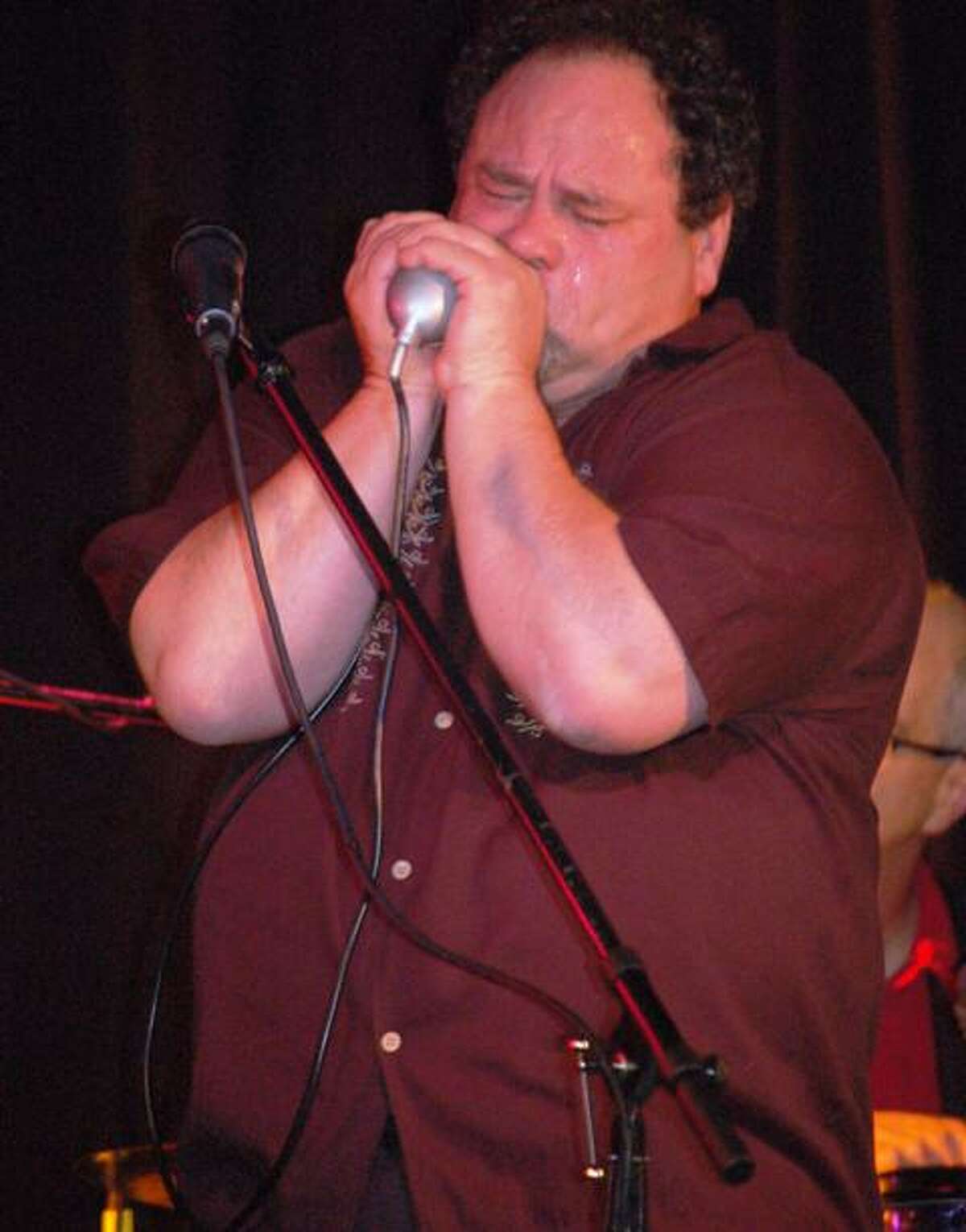 Mark Zaretsky and the Chicago Dawgs are bringing their show to Cafe Nine.