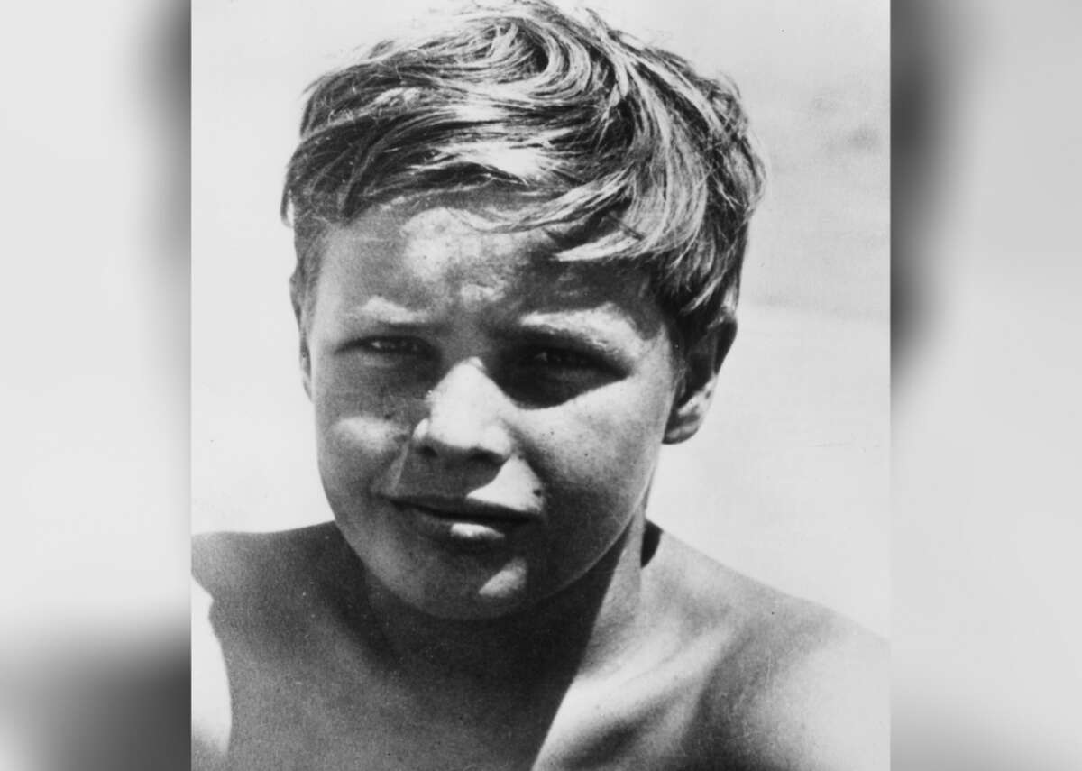 1920s: Brando’s childhood and family life Marlon Brando was born on April 3, 1924, in Omaha, Nebraska, where his family lived until moving to Illinois when he was 6 years old. Both his father and mother were alcoholics, and his father was hypercritical and abusive. His father was a chemical salesman who traveled, and as children, Brando and his siblings would have to retrieve their inebriated mother from local bars. Brando’s rage toward his father lasted his lifetime.