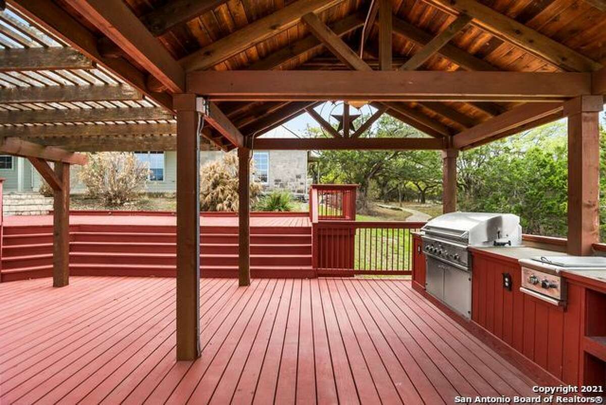 These San Antonio homes all feature fabulous outdoor kitchens