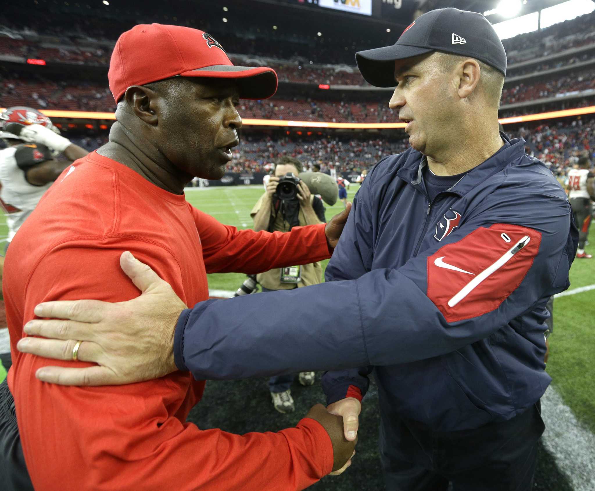 Texans defense forces 3 turnovers in Lovie Smith's 4-3 debut