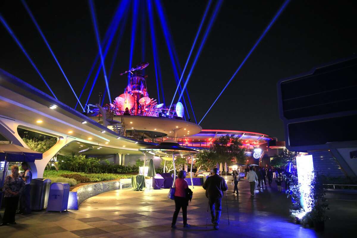 Disneyland S Tomorrowland Was Terribly Conceived From The Start There S Only One Way To Fix It