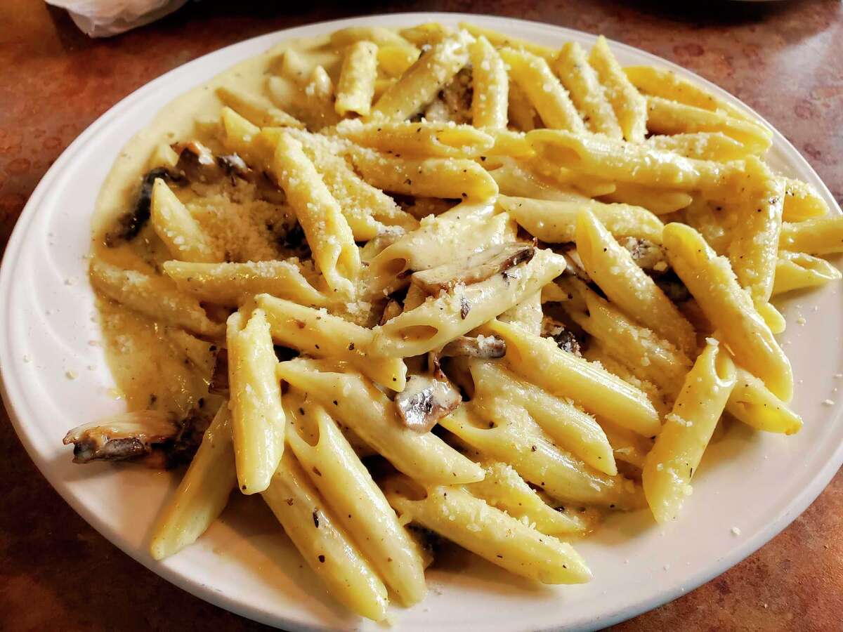 Grabbing grub with Nunn The Pasta House in Kinde