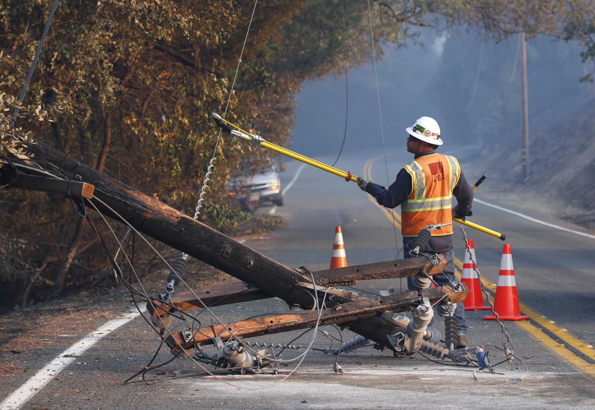 Sonoma County D.A.: Smoke from PG&E-sparked Kincade Fire caused health problems, 1 death - Vimarsana News