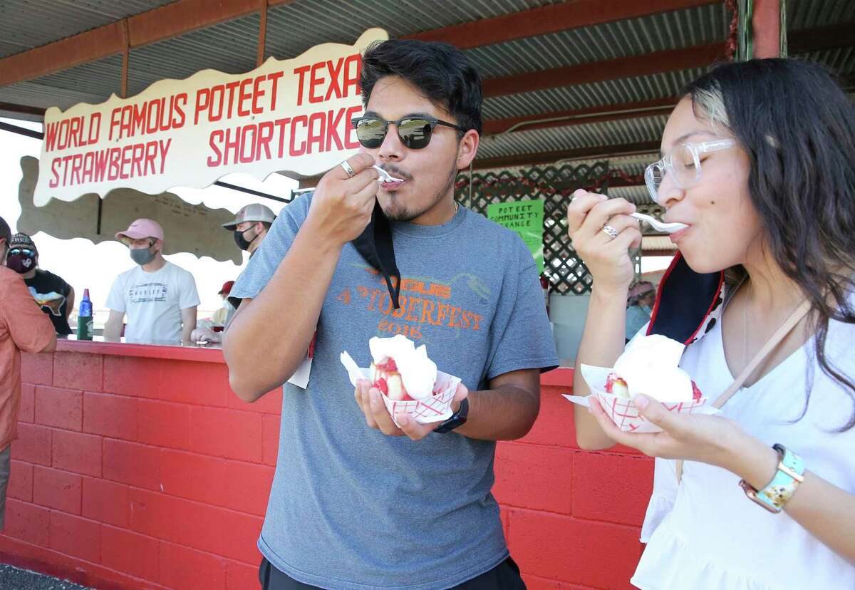 Josie Medina, right, and Eric Gonzalez get their first bite of strawberry shortcake on Friday.