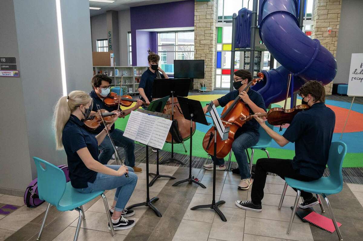 Klein ISD dedicates ‘studentdesigned’ Fox Elementary school