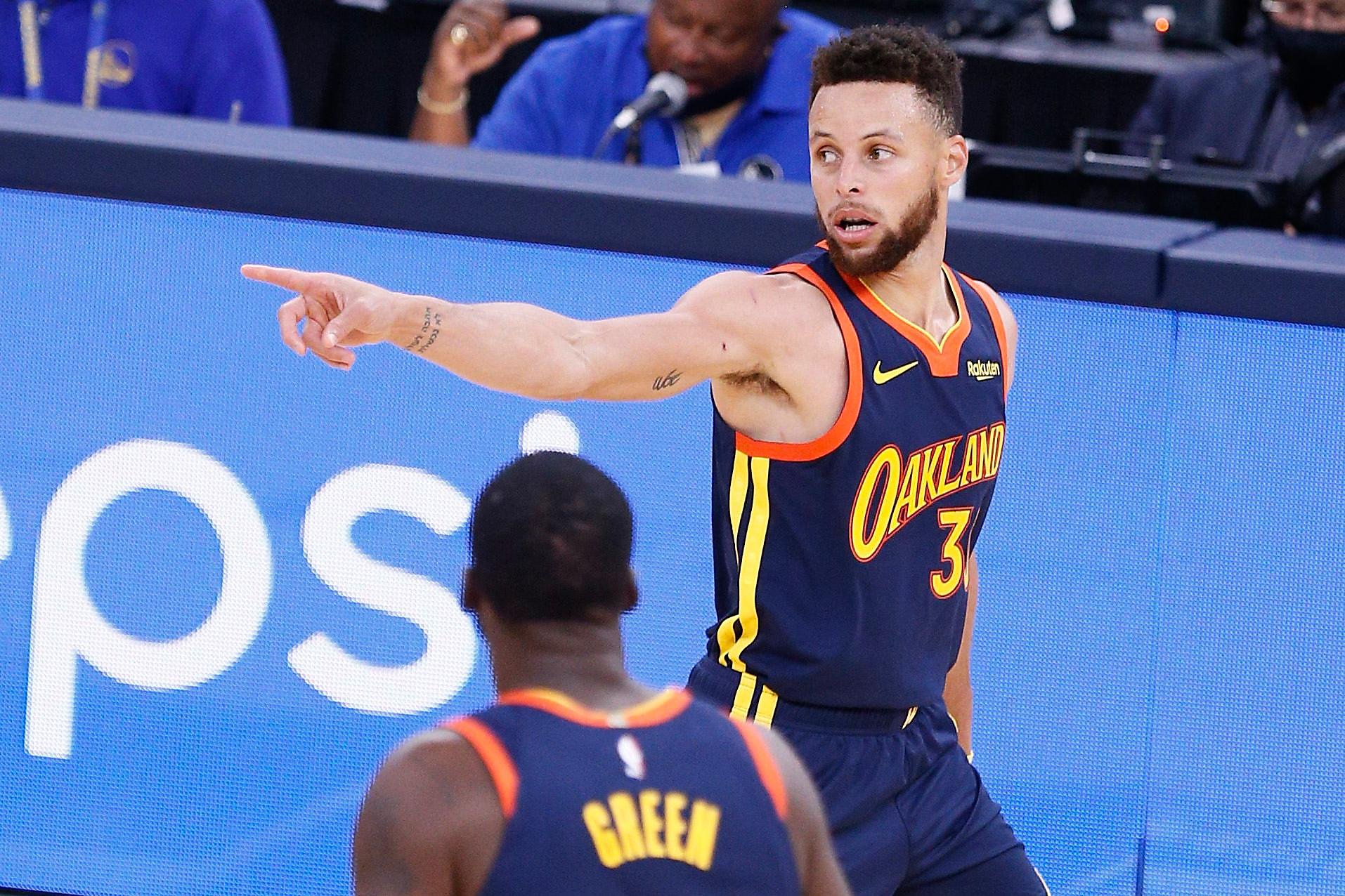 Curry is first unanimous NBA MVP, takes honor again