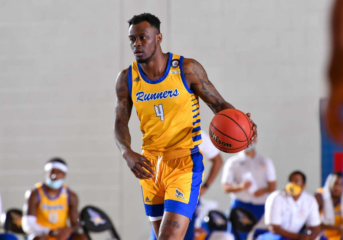 Former Cal State Bakersfield player Taze Moore becomes the second graduate transfer to join the Cougars this offseason.