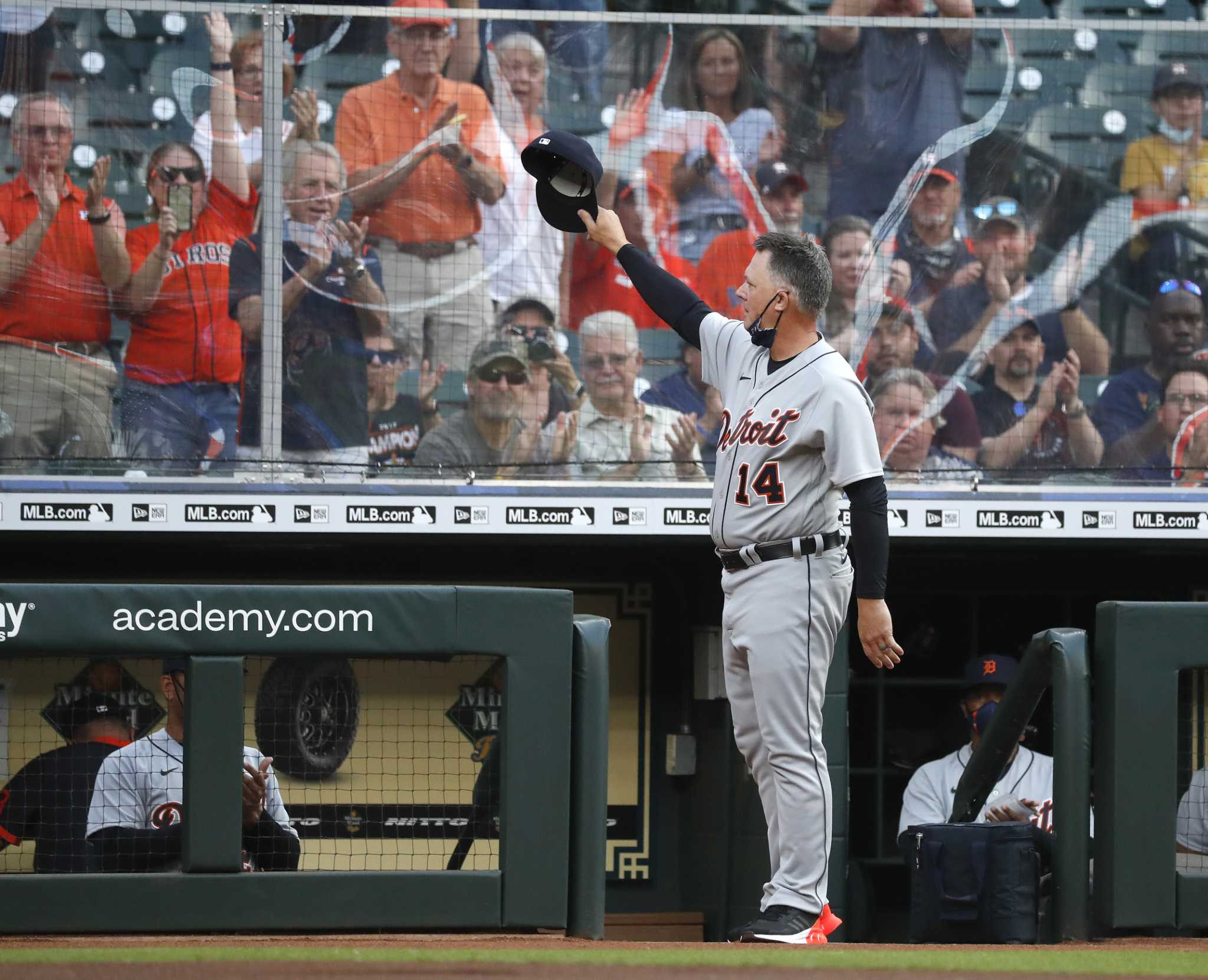 A.J. Hinch cheered in return to Houston