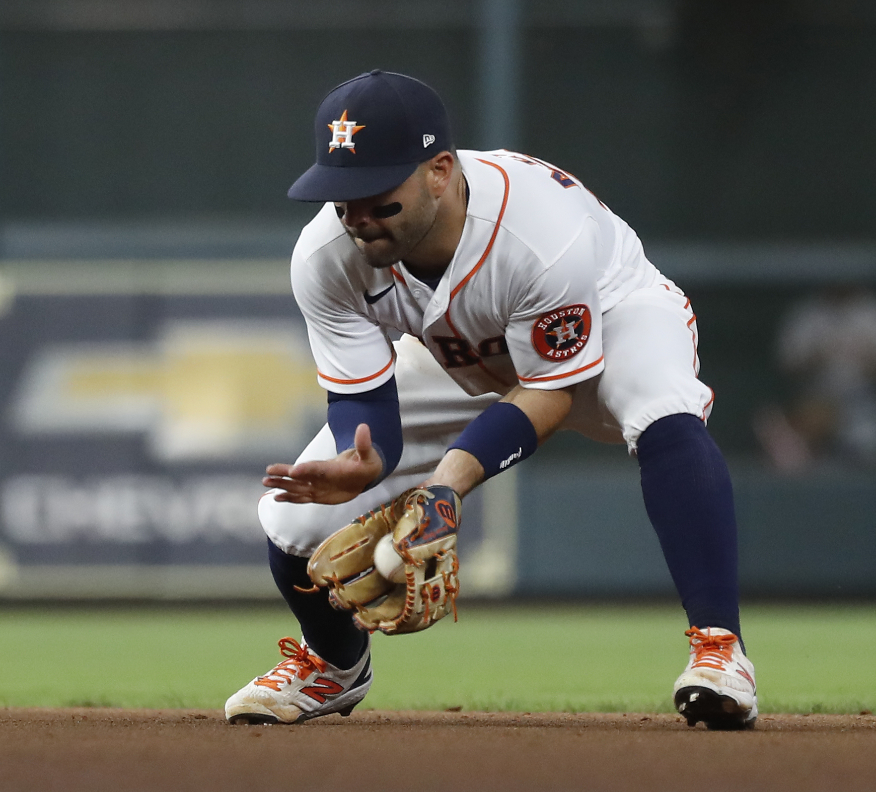 For Astros' Jose Altuve, 2021 brings return to defensive normalcy