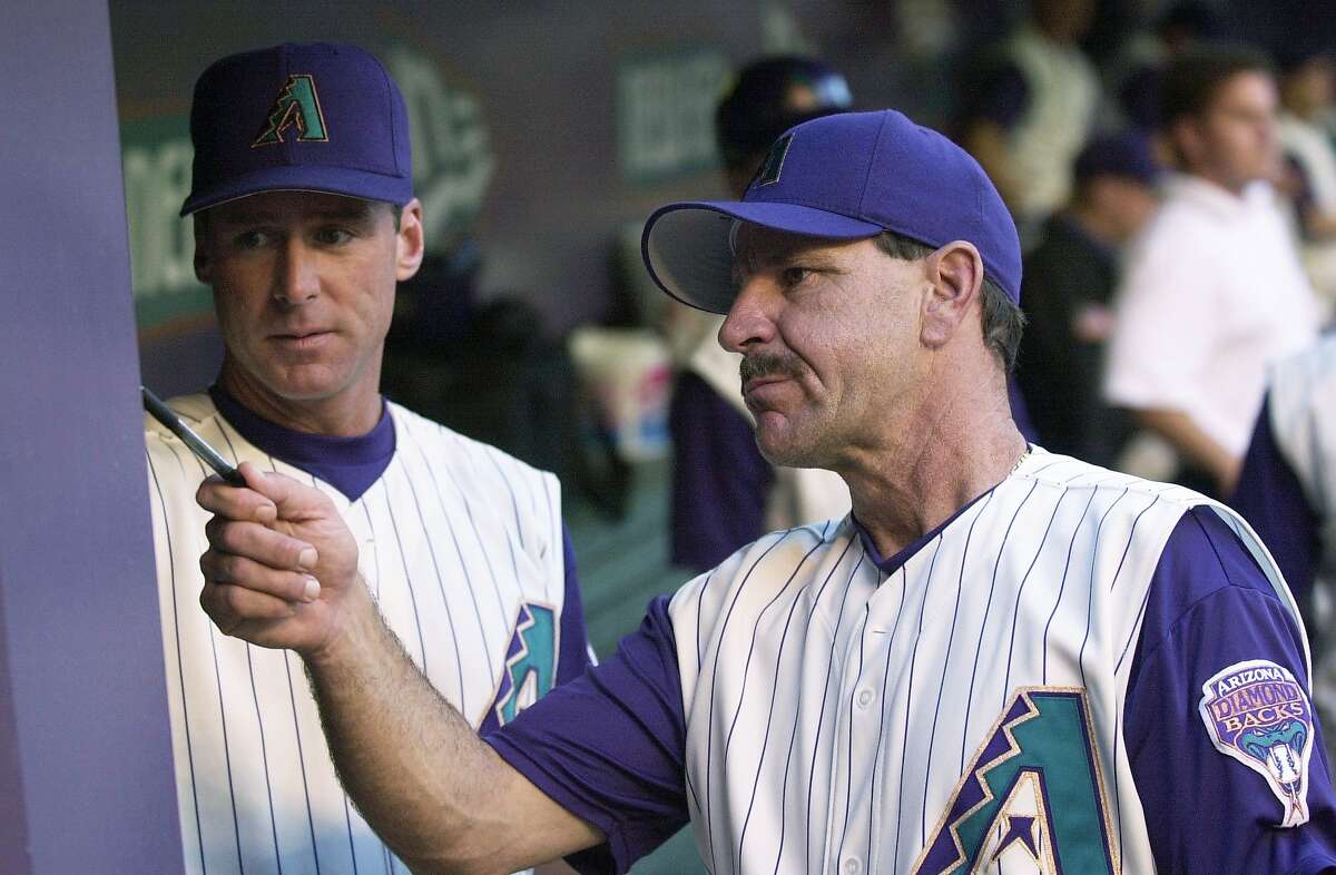 Arizona Diamondbacks Luis Gonzalez (L) and manager Bob Melvin (R