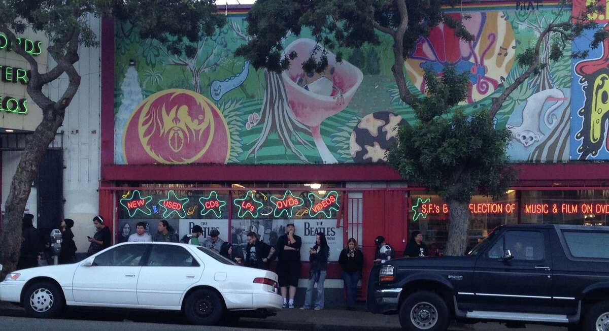 A line of customers waits outside of Amoeba Music in its early days.