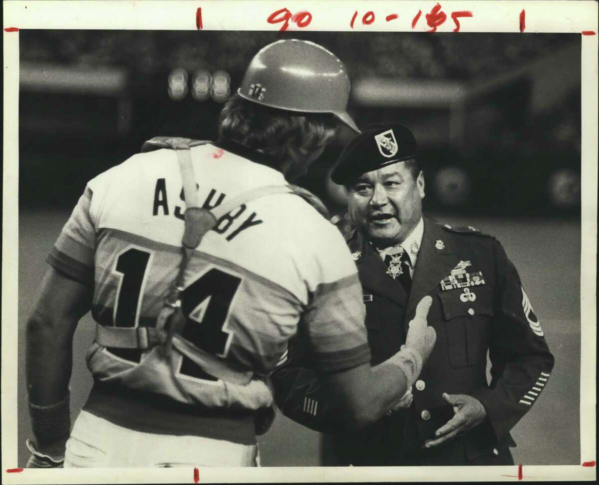 Houston Astros players visit Fort Hood