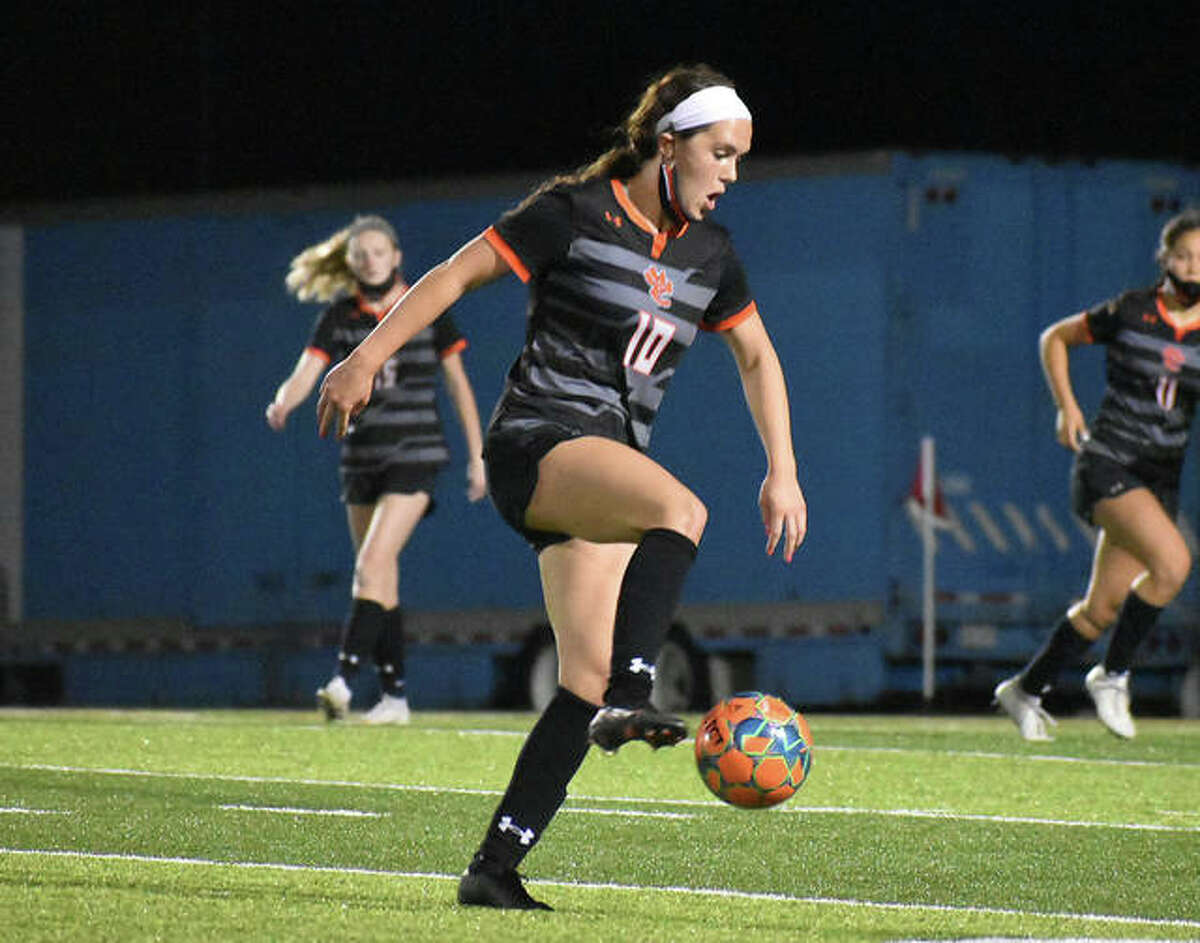 Edwardsville’s Brynn Miracle settles the ball down before taking possession of it late in the second half against Collinsville.