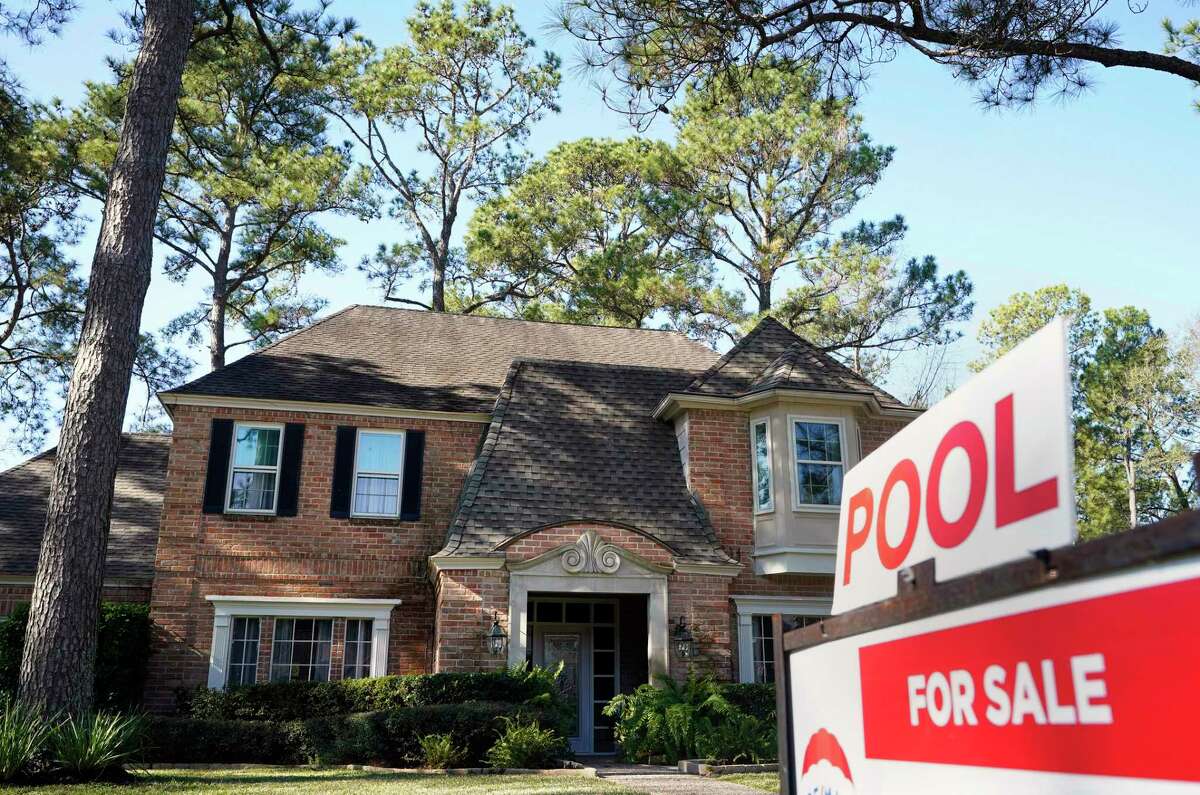 Home prices rose to new highs in the Houston market in March, according to the Houston Association of Realtors. Buyers closed on 9,347 homes in March with high-end homes driving much of the sales.