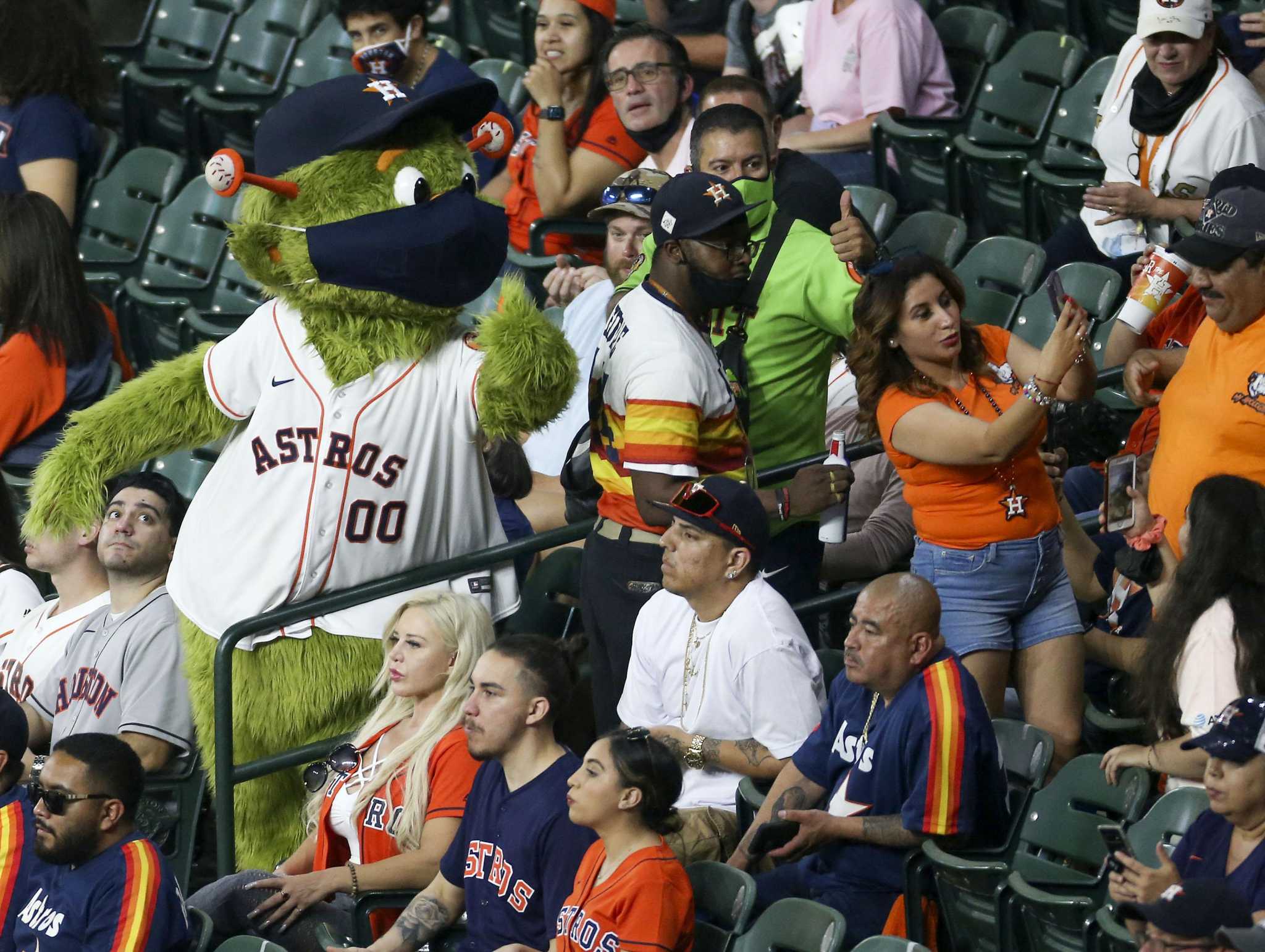 Astros holiday cards: How you can pose with Orbit!