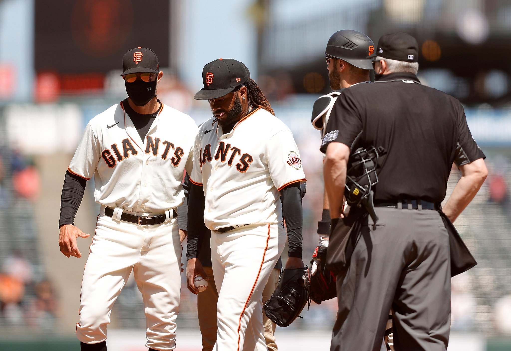 Reds Lose Johnny Cueto but Win Opener Against Giants - The New