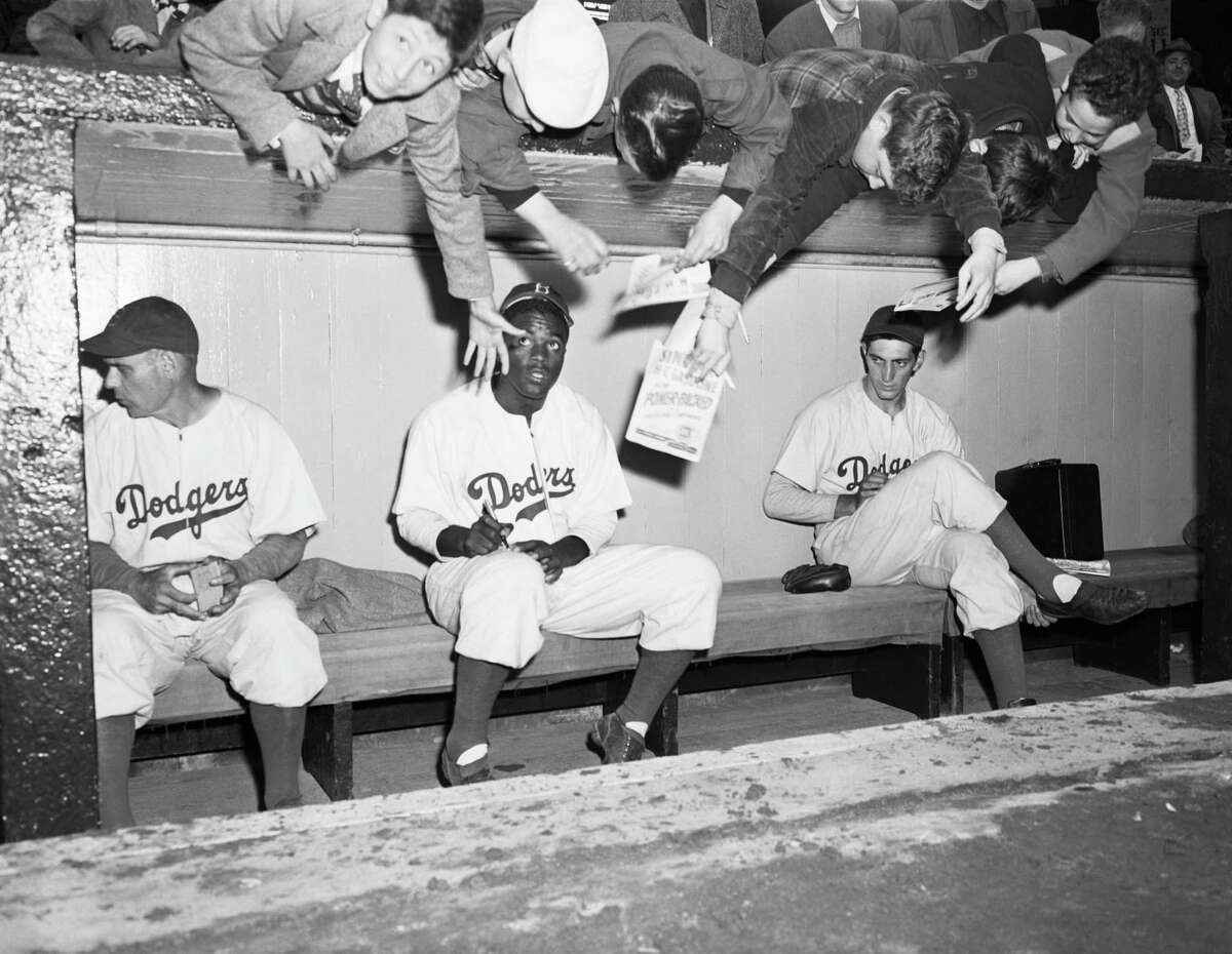 Dodgers news: The importance of Pee Wee Reese embracing Jackie