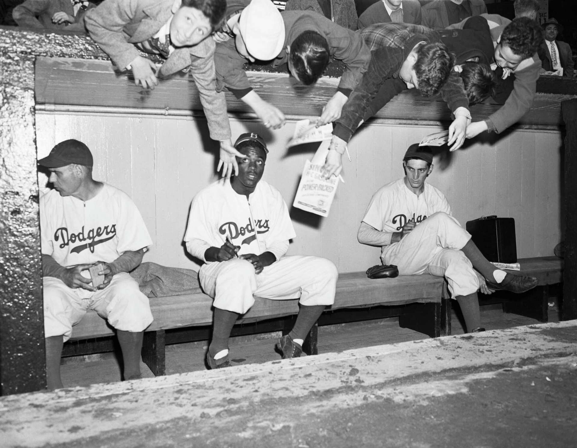 jackie robinson shoes 2021