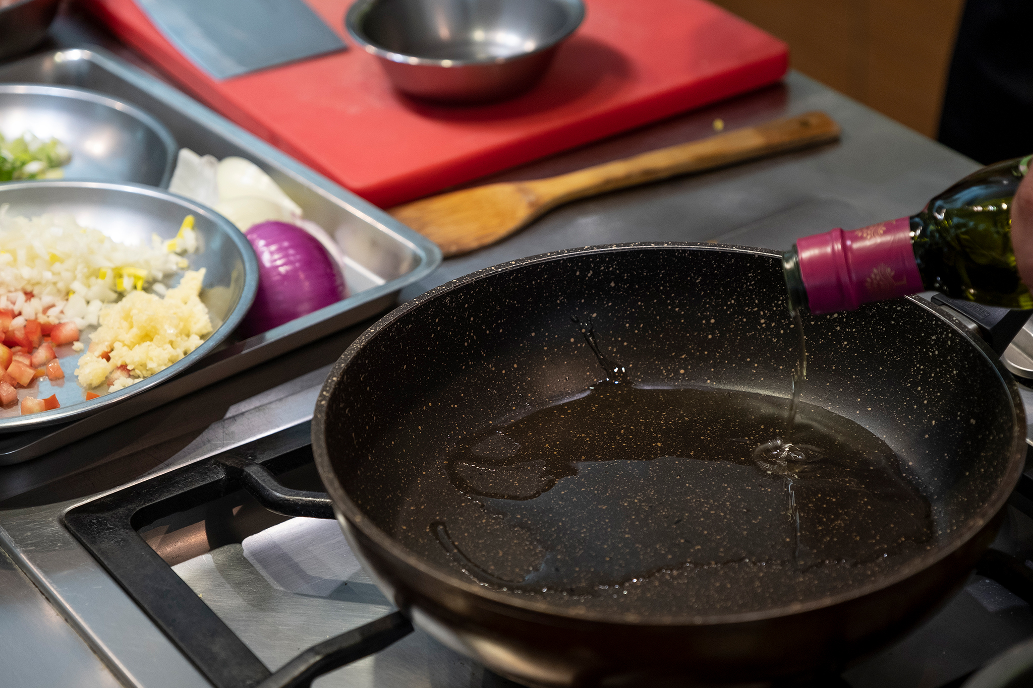 What's the best oil for seasoning cast iron? - Vimarsana News