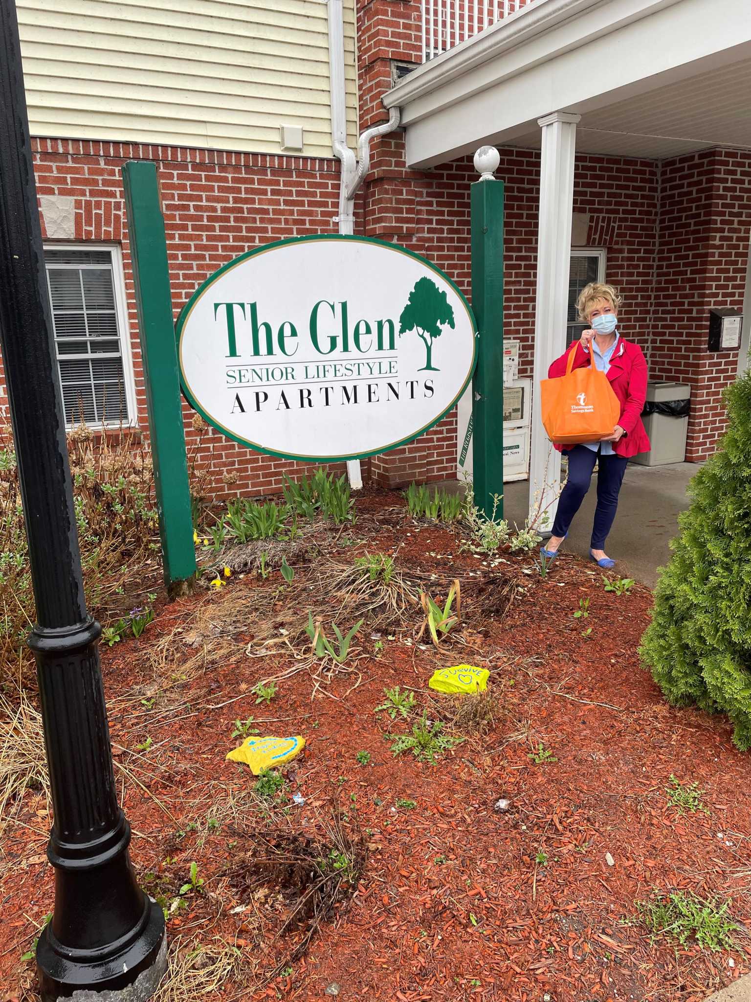 'There's a lot of tears of joy': Food deliveries fill gap for shut-in residents in Torrington, Winsted - Vimarsana News