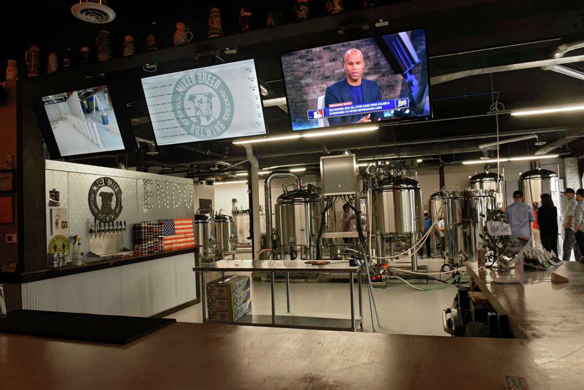 Mixed Breed Brewing opens Saturday in Guilderland Center