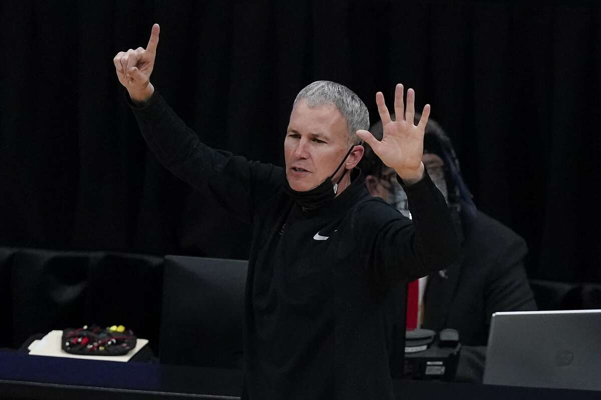 Southern California head coach Andy Enfield directs his team during the second half of an Elite 8 game against Gonzaga in the NCAA men's college basketball tournament at Lucas Oil Stadium, Tuesday, March 30, 2021, in Indianapolis. (AP Photo/Michael Conroy)