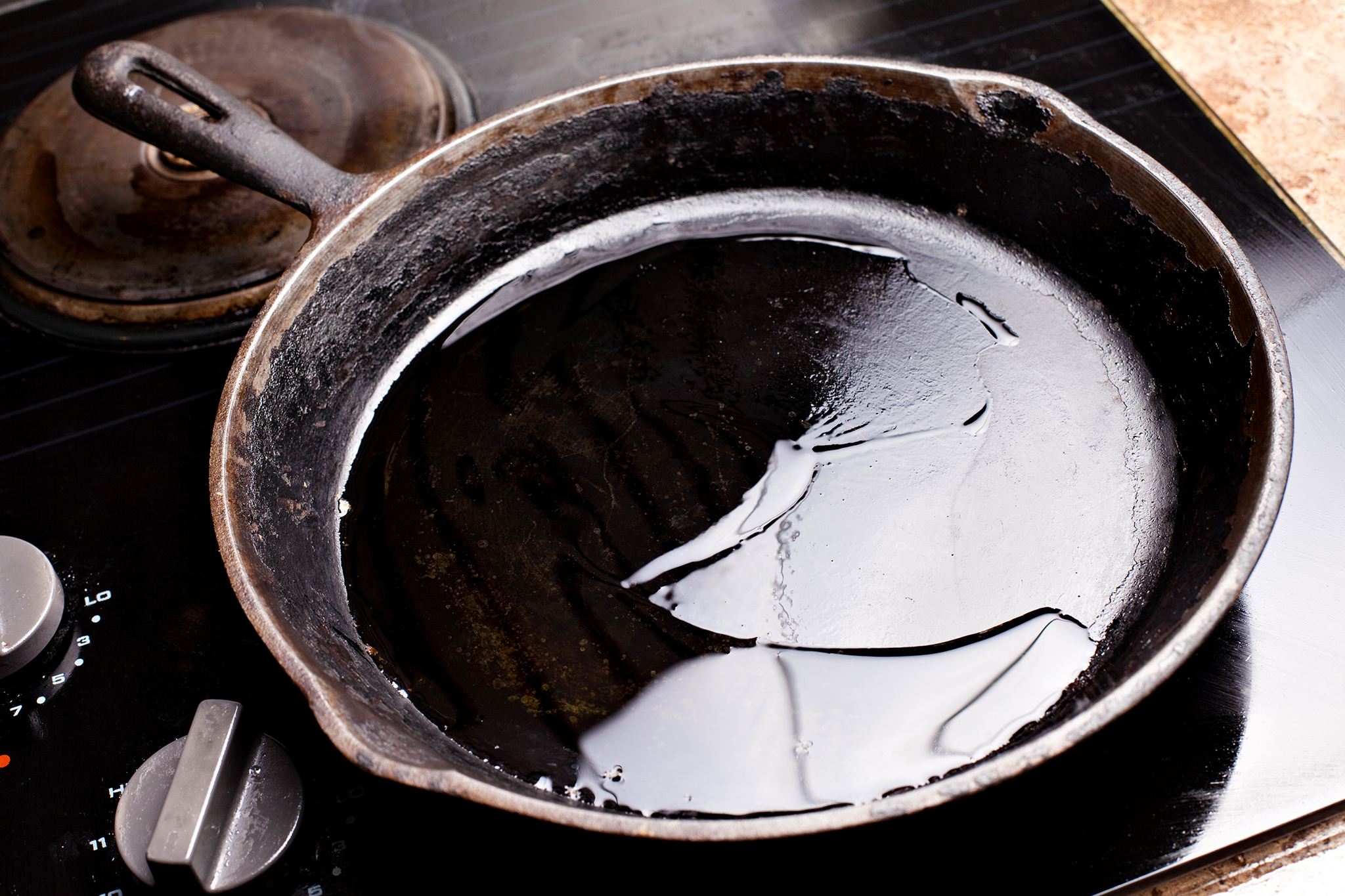 Why you should start using flaxseed oil to season your cast iron