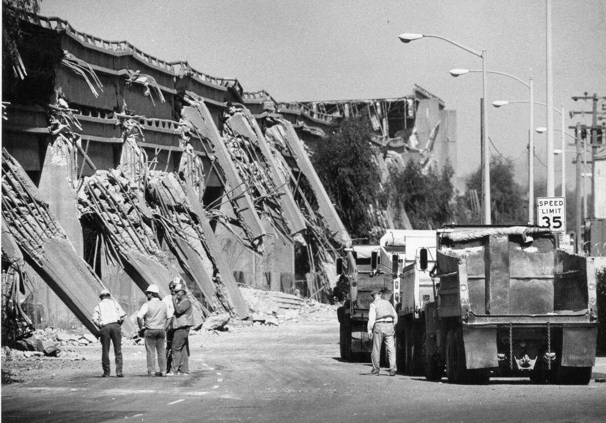 Caltrans workers inspect the Cypress portion of Interstate 880 in Oakland after the Oct. 17, 1989, Loma Prieta quake. A quake centered in Oakland on the Hayward Fault — much closer than Loma Prieta — could topple more than 1 million homes.