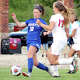 Marquette-Seniorin Madelyn Smith kontrolliert den Ball während ihrer Zeit an der Marquette Catholic High.